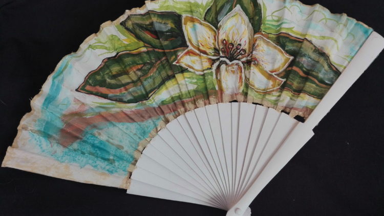 Abanico de seda pintado da mano de lilium